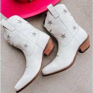 Dingo Star Struck White Leather Narrow Toe Boot